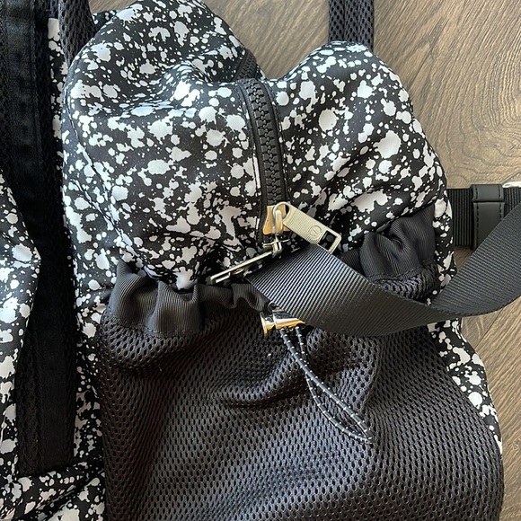 Lululemon Duffle Bag - Picture 5 of 11